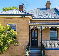 WEST NEST  Classic 3BR Hobart Terrace BEST Location View Close to City - Accommodation in Brisbane