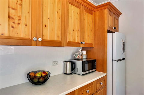 WEST NEST | Classic 3BR Hobart Terrace BEST Location, View, Close To City - Accommodation in Brisbane 6