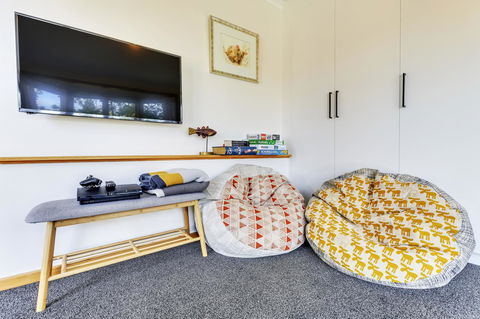 WEST NEST | Classic 3BR Hobart Terrace BEST Location, View, Close To City - Accommodation in Brisbane 15
