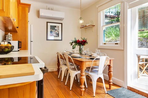 WEST NEST | Classic 3BR Hobart Terrace BEST Location, View, Close To City - Accommodation in Brisbane 4