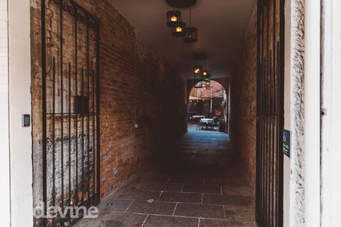 Devine Stays - Hayloft On ELizabeth - Accommodation in Brisbane 4