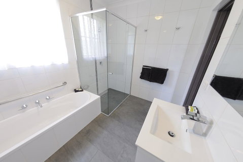 Greenvale Holiday Units - Accommodation in Brisbane 2