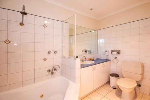 Torquay Tropicana Motel - Accommodation in Brisbane 16