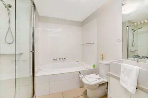 Signature Waterfront Apartments - Accommodation in Brisbane 14