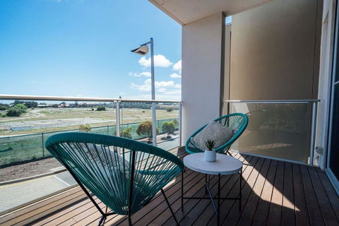 The Cove @ New Port-Pool - Spa - Sauna - Gym & More - Accommodation in Brisbane 1