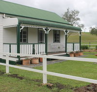 The Dollhouse Cottage - Accommodation in Brisbane