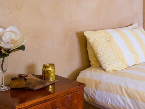 The Farmhouse - Grape Vines And Rolling Green Hills - Accommodation in Brisbane 3