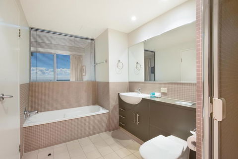 The Grand Apartments - Accommodation in Brisbane 3