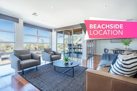 The Grand Oasis - Pool - Wifi - Mins From Beach - Accommodation in Brisbane 0