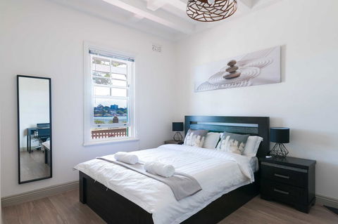 The Highberry - Sydney Harbour View Escape - Accommodation in Brisbane 1