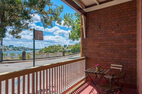 The Highberry - Sydney Harbour View Escape - Accommodation in Brisbane 3
