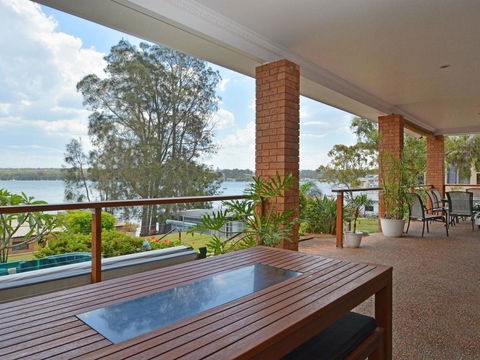 The House On The Lake @ Fishing Point, Lake Macquarie - Honestly Put The Line In And Catch Fish - Accommodation in Brisbane 0