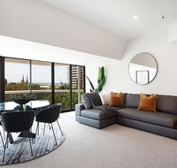 THE HYDEAWAY-LUXE HYDE PARK CITY APARTMENT-hosted by LAbode Accommodation - Accommodation in Brisbane