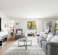 The Jetty Apartment by Ready Set Host - Accommodation in Brisbane