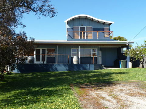 The Love Shack - Bridport - Accommodation in Brisbane 0