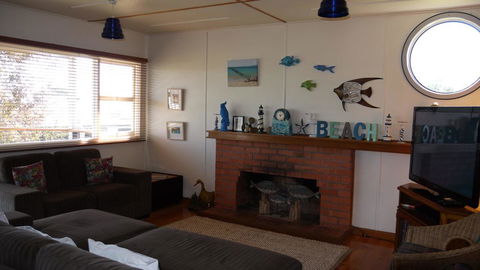 The Love Shack - Bridport - Accommodation in Brisbane 3