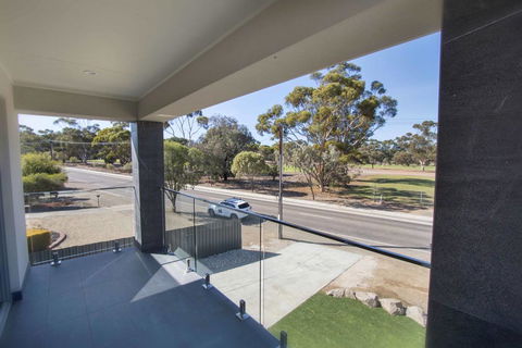 The Races Complex - Accommodation in Brisbane 2