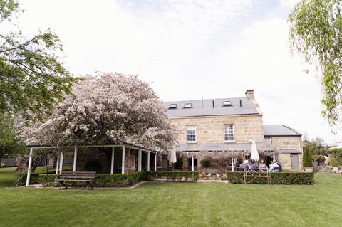 The Red Feather Inn - Accommodation in Brisbane 2