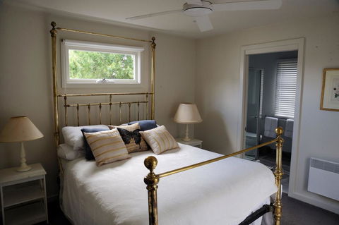 The Red Feather Inn - Accommodation in Brisbane 0