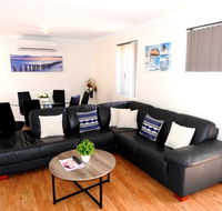 The Royal Dolphin Holiday Home - Accommodation in Brisbane
