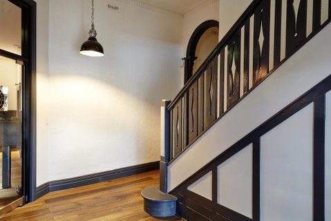 The Royal Hotel, Drouin - Accommodation in Brisbane 2