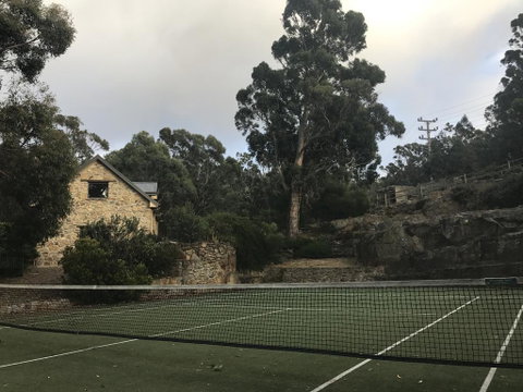 The Stone Cottage (with Tennis Court) - Accommodation in Brisbane 3