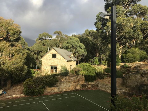 The Stone Cottage (with Tennis Court) - Accommodation in Brisbane 2