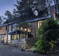 The Stone on the Hill - 3 bedroom house - Accommodation in Brisbane
