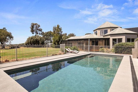 The Track House - Accommodation in Brisbane 2