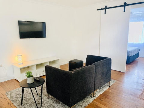 The White Picket Fence - Accommodation in Brisbane 0