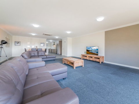 Thompson Ave Apartments - Accommodation in Brisbane 3