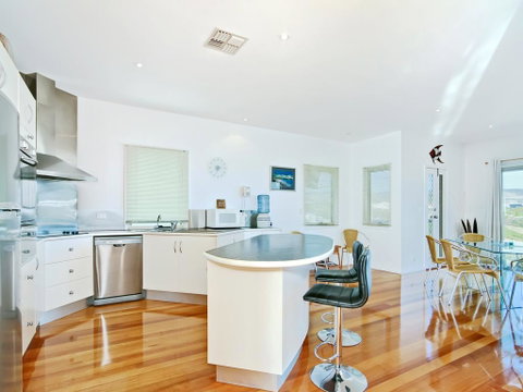 Through The Looking Glass - Accommodation in Brisbane 2