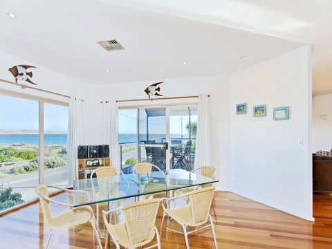 Through The Looking Glass - Accommodation in Brisbane 3