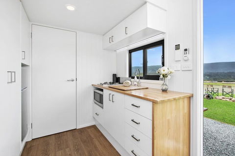 TINY HOME......BIG Views - Accommodation in Brisbane 3