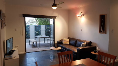 Two Bedroom Garden Apartment - Accommodation in Brisbane 1