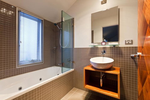 TWOFOURTWO Boutique Apartments - Accommodation in Brisbane 2