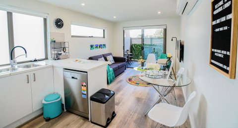 U101 Brunswick Living Brand New Deluxe Balcony Apartment Close To Airport And CBD - Accommodation in Brisbane 0