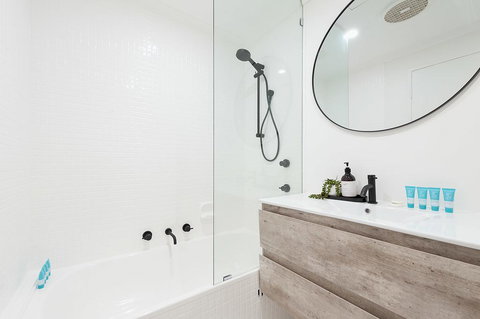 ULTIMATE BONDI LIVING - Accommodation in Brisbane 3