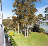 Unit 1 44 Danalene Pde fantastic waterfront property with air con - Accommodation in Brisbane