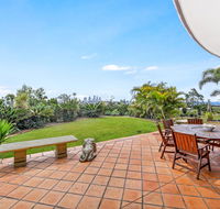 Unrivaled Ocean and City views from Resort Style 3bed with Garden - Accommodation in Brisbane