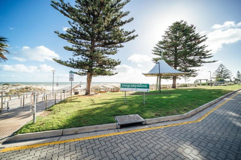 Urban Beach Shack-Metres From The Beach & Cafes - Accommodation in Brisbane 3