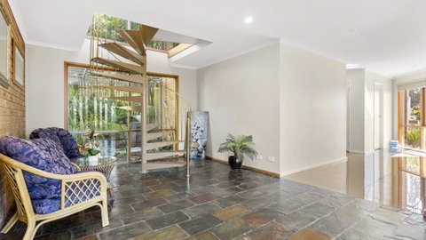 VIEWS AT MCCRAE..... - Accommodation in Brisbane 3