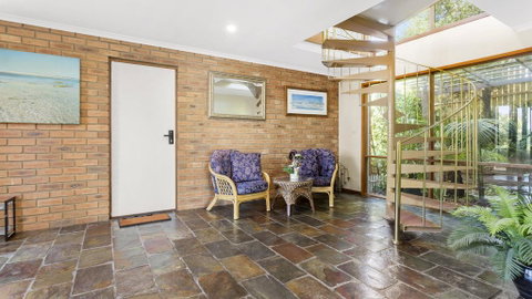 VIEWS AT MCCRAE..... - Accommodation in Brisbane 1