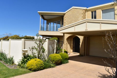 VIEWS FOREVER - INVERLOCH - Accommodation in Brisbane 0