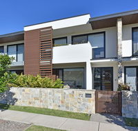 Villa Catania Waterside at Trinity Point - Accommodation in Brisbane