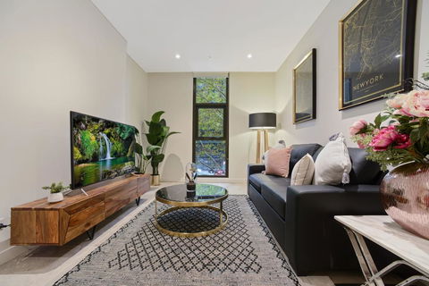 Walking To Darling Harbour, ICC,QVB, Shopping Mall - Accommodation in Brisbane 0