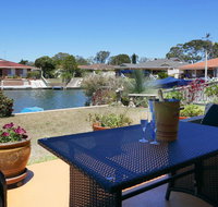 Waterfront Haven with jetty mooring and WiFI - Accommodation in Brisbane