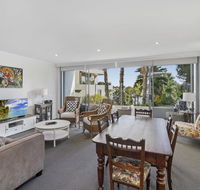 Waterfront resort living with space for the family - Accommodation in Brisbane