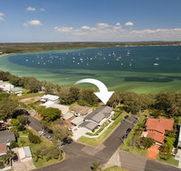 Waterfront Serenity - Luxury home with Grand Views - Accommodation in Brisbane