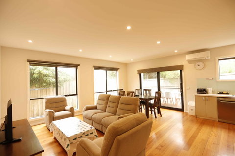 Apollo Bay Seal Apartments - Accommodation in Brisbane 13